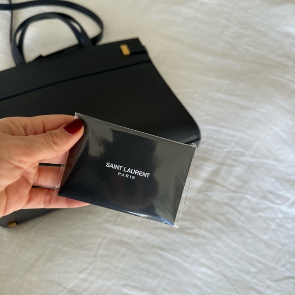 Saint Laurent Manhattan leather medium tote
Worn a few times, like new! - Picture 4 of 8